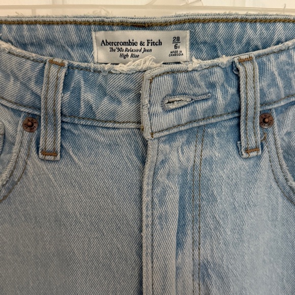 Abercrombie & Fitch The 90s Relaxed High Rise Curve Love Jean - Picture 2 of 5